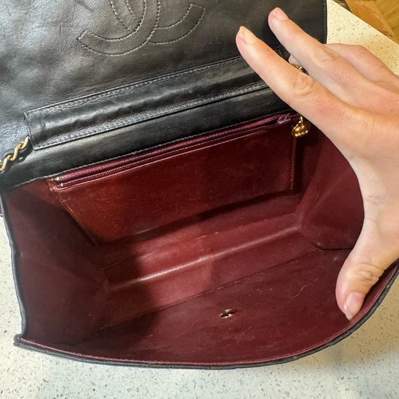 🛑 SOLD 🛑 Chanel Vintage Black Quilted Flap Shoulder Bag – Gold Chain Strap - Picture 12 of 17